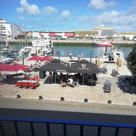 En Mansarde Sur Le Port