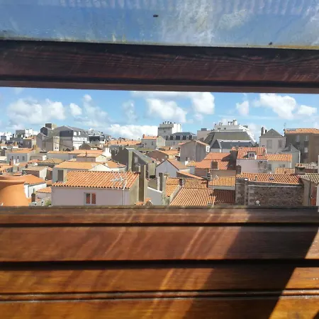 En Mansarde Sur Le Port *