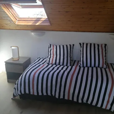 En Mansarde Sur Le Port Apartment